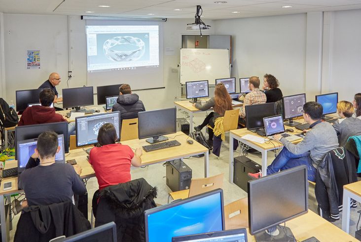 Étudiant en license d'architecture en cours d'informatique 