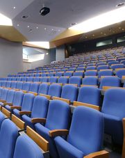 l'amphithéâtre de 310 places