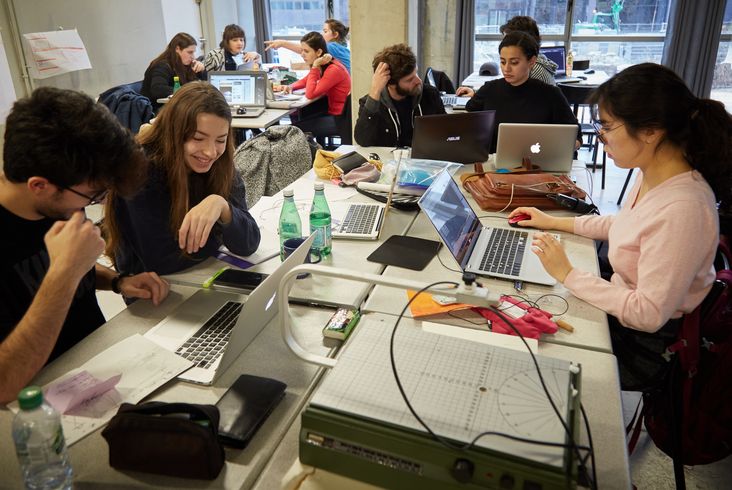 Étudiants en architectures en ateliers 